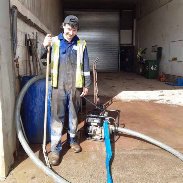 🛠️ The apprentice diary 🛠️Deacon is back, and this week, he is learning the importance of putting the primer plug back on, because otherwise he's in for an impromptu shower 🚿 Oh wait, too late...Good job, the sun is shining, and he'll be dry in no time. ☀️