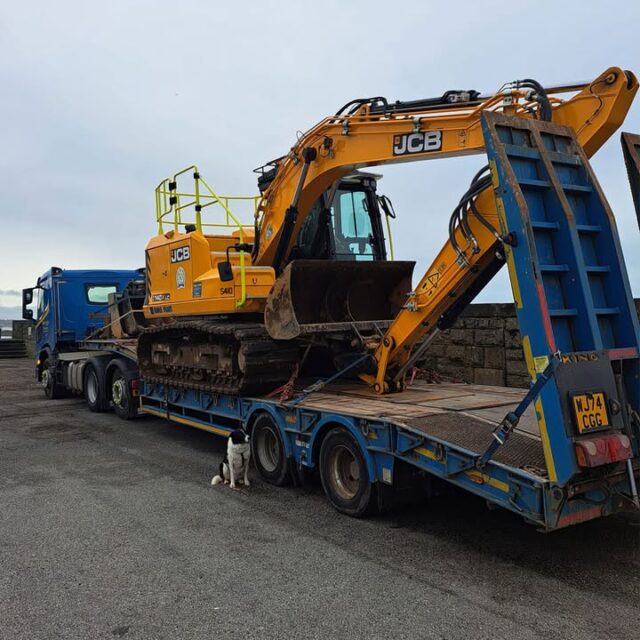 Buddy has been hard at work again, this time on a collection of our 14-Tonne Excavator in Cornwall that has been out on long-term hire 💪Interested in your own long-term hire? Speak to the team to find out more and book it in!Call 01872 863 231United Road, Carharrack, Redruth, Cornwall TR16 5HT, UKwww.eagleplant.co.uk/branch/redruth-plant